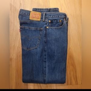 Dark Stonewashed Washed, Relax Fit, 5-Pocket Levi 550 Jeans Size 33W x 30L.